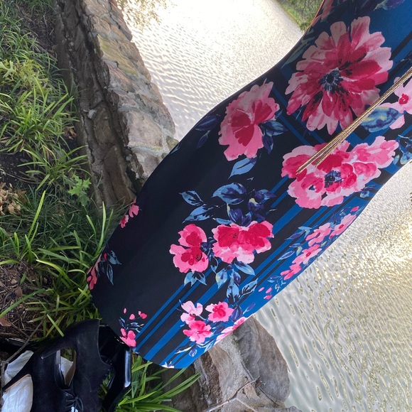 Vince Camuto Floral Dress - Picture 2 of 6